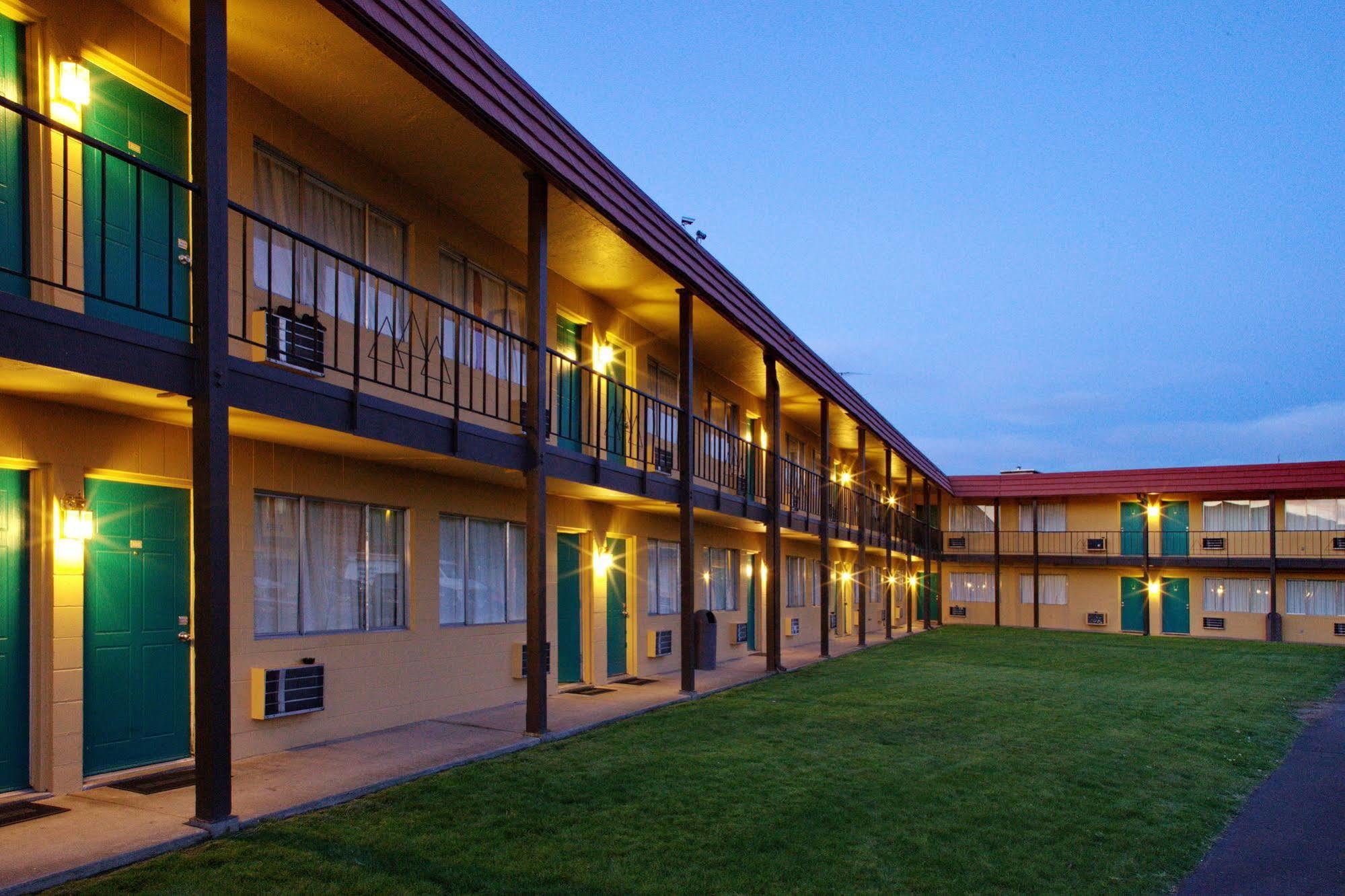 Tiki Lodge Motel Spokane Exterior photo